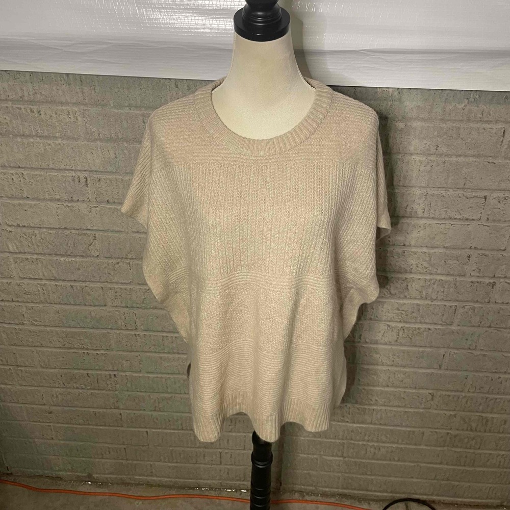 Universal Thread Beige Knit Short Sleeve Pullover Sweater One Size‎